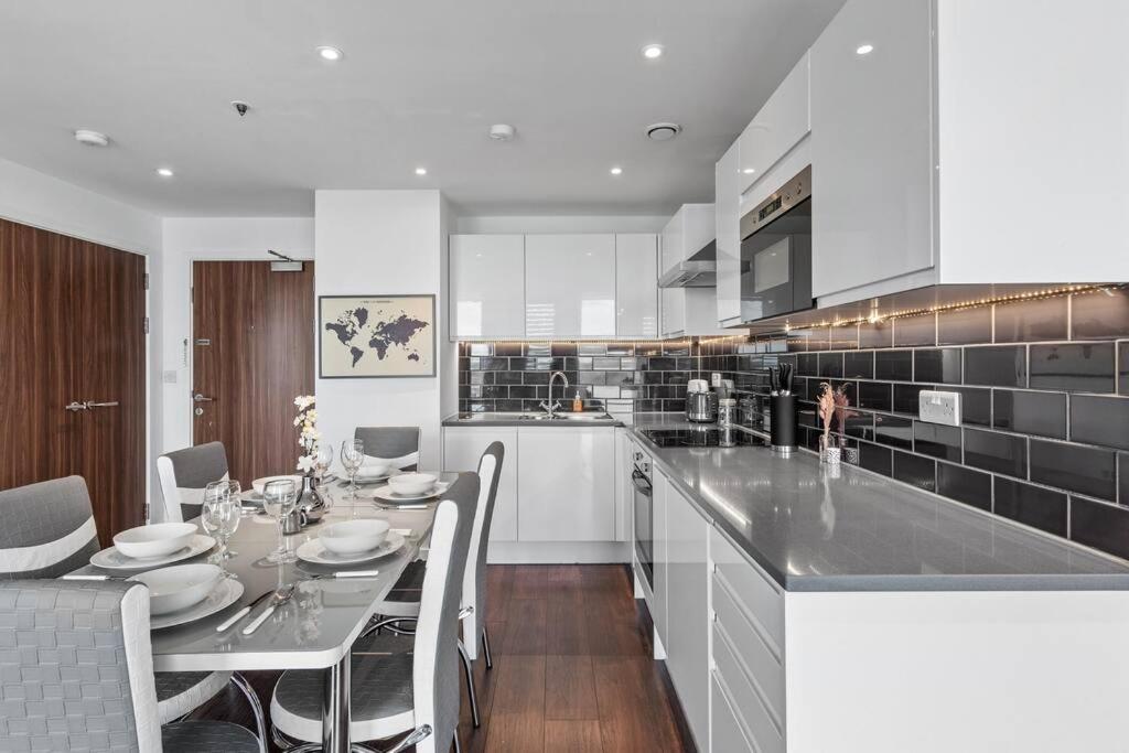 Beautiful Living Sleep 7 In London Bp34 Exterior photo