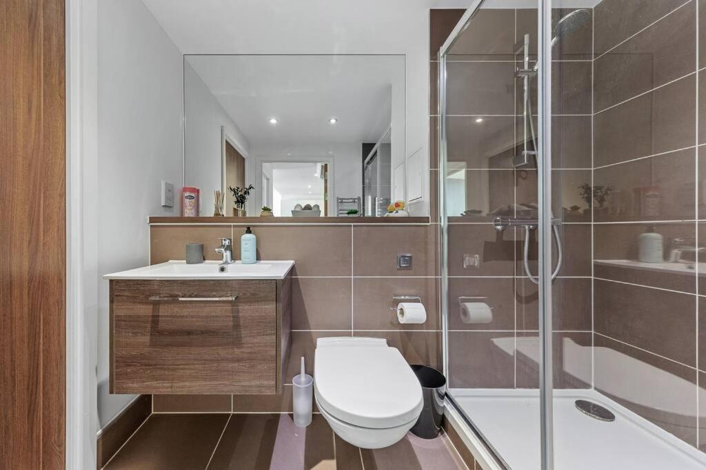 Beautiful Living Sleep 7 In London Bp34 Exterior photo