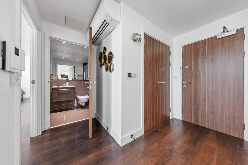 Beautiful Living Sleep 7 In London Bp34 Exterior photo